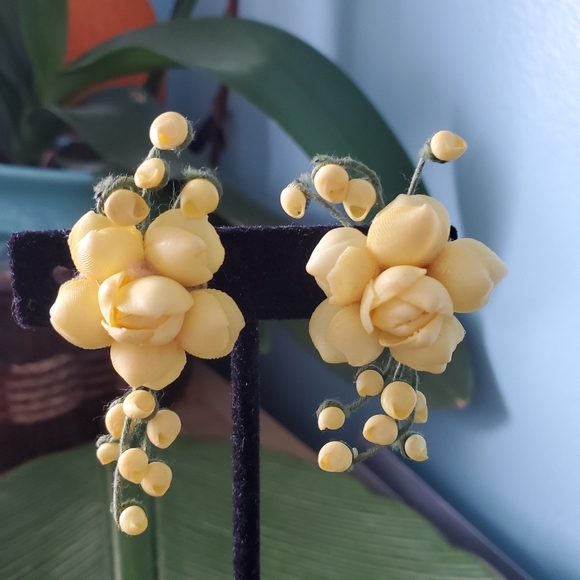 Yellow Vintage Flower Earrings - Picture 3 of 6